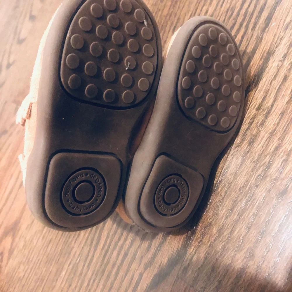 Gap suede booties size 4